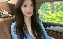 少年男妓被迫张开腿供人玩弄